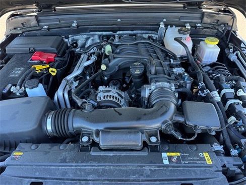 Used 2025 Jeep Gladiator Sport image 12