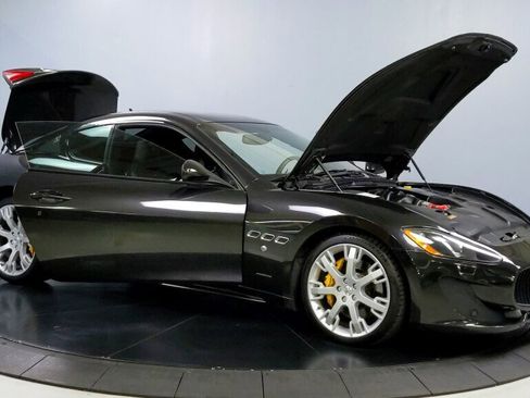 Used 2014 Maserati GranTurismo Sport image 2