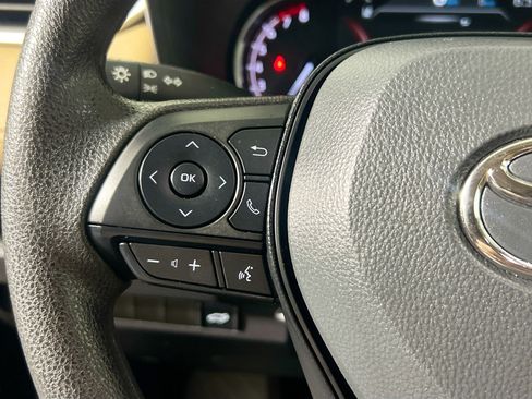 Used 2025 Toyota RAV4 XLE image 18