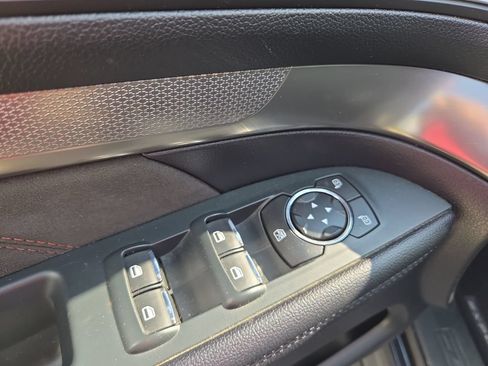 Used 2019 Ford Explorer XLT w/ XLT Sport Appearance Package AWD/4WD image 28