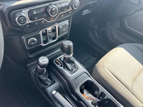 Used 2023 Jeep Wrangler Unlimited w/ Sun & Screen Package AWD/4WD image 33
