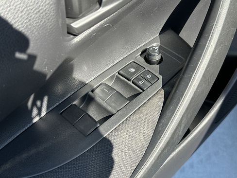 Used 2022 Toyota Corolla LE FWD image 15