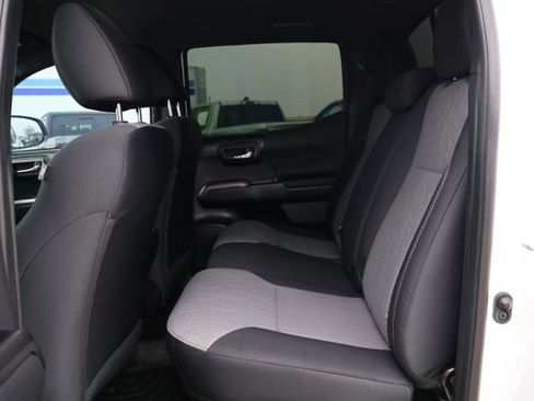 Used 2022 Toyota Tacoma TRD Off-Road image 10