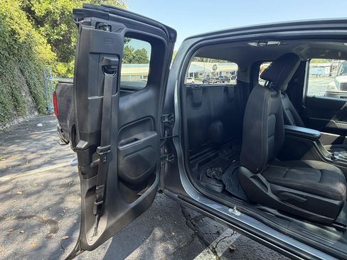 Used 2022 Chevrolet Colorado LT w/ Fleet Safety Package RWD image 18