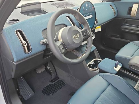 Used 2023 Ford Explorer XLT w/ Equipment Group 202A image 10