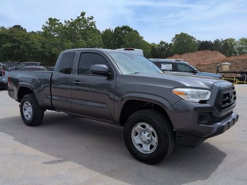 Used 2022 Toyota Tacoma SR w/ SR Convenience Package image 2