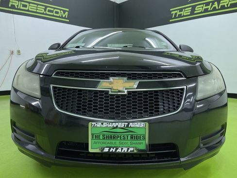 Used 2013 Chevrolet Cruze LS image 3