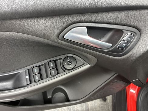 Used 2016 Ford Focus SE w/ Equipment Group 201A FWD image 16