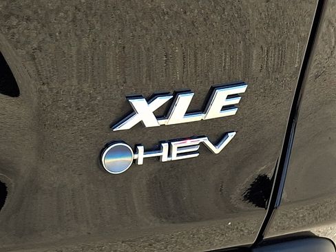 Used 2025 Toyota RAV4 XLE AWD/4WD image 30