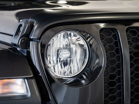Used 2021 Jeep Gladiator Sport AWD/4WD image 15