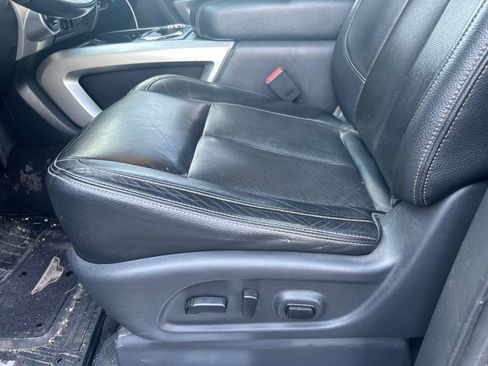 Used 2019 Nissan Titan SL w/ Chrome Package AWD/4WD image 5