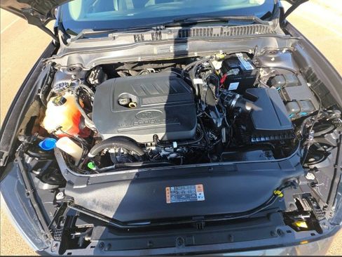 Used 2018 Ford Fusion SE image 11