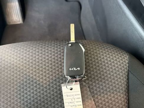 Used 2025 Kia Soul LX FWD image 28