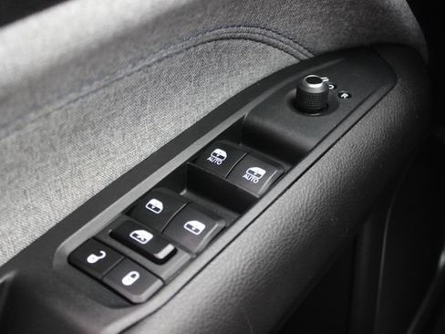 Used 2024 Jeep Compass Latitude AWD/4WD image 17