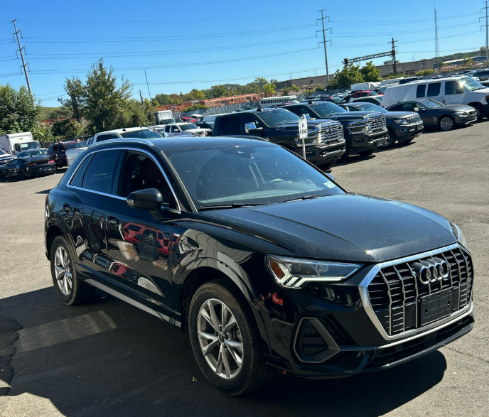 Used 2024 Audi Q3 2.0T Premium AWD/4WD image 2