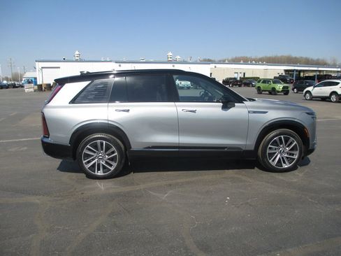 Used 2026 Cadillac Vistiq Sport w/ LPO, Floor Liner Package image 4