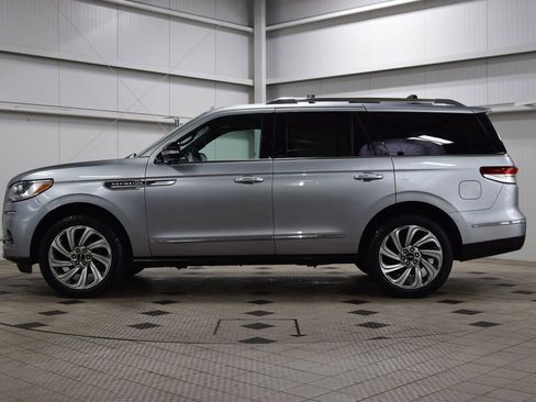 Used 2022 Lincoln Navigator Reserve image 4