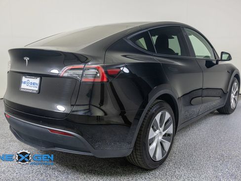 Used 2022 Tesla Model Y Long Range AWD/4WD image 7