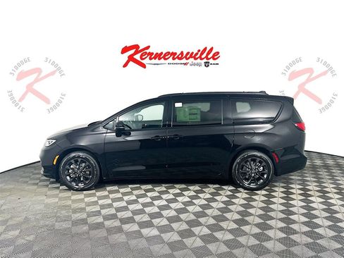 New 2025 Chrysler Pacifica Select w/ Uconnect Theater Family Group image 4