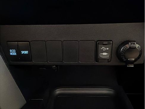 Used 2018 Toyota RAV4 XLE w/ Plus Extra Value Package AWD/4WD image 26