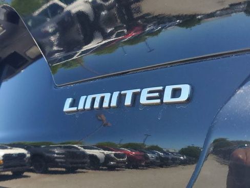 Used 2023 Jeep Grand Cherokee L Limited w/ Luxury Tech Group II AWD/4WD image 7