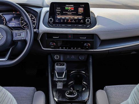 Used 2023 Nissan Rogue SV image 12