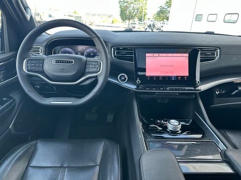 Used 2024 Jeep Wagoneer 4WD w/ Premium Group I image 10