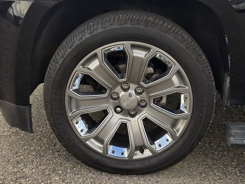 Used 2015 GMC Yukon XL Denali w/ Premium Package image 8