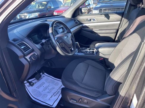 Used 2017 Ford Explorer XLT image 10