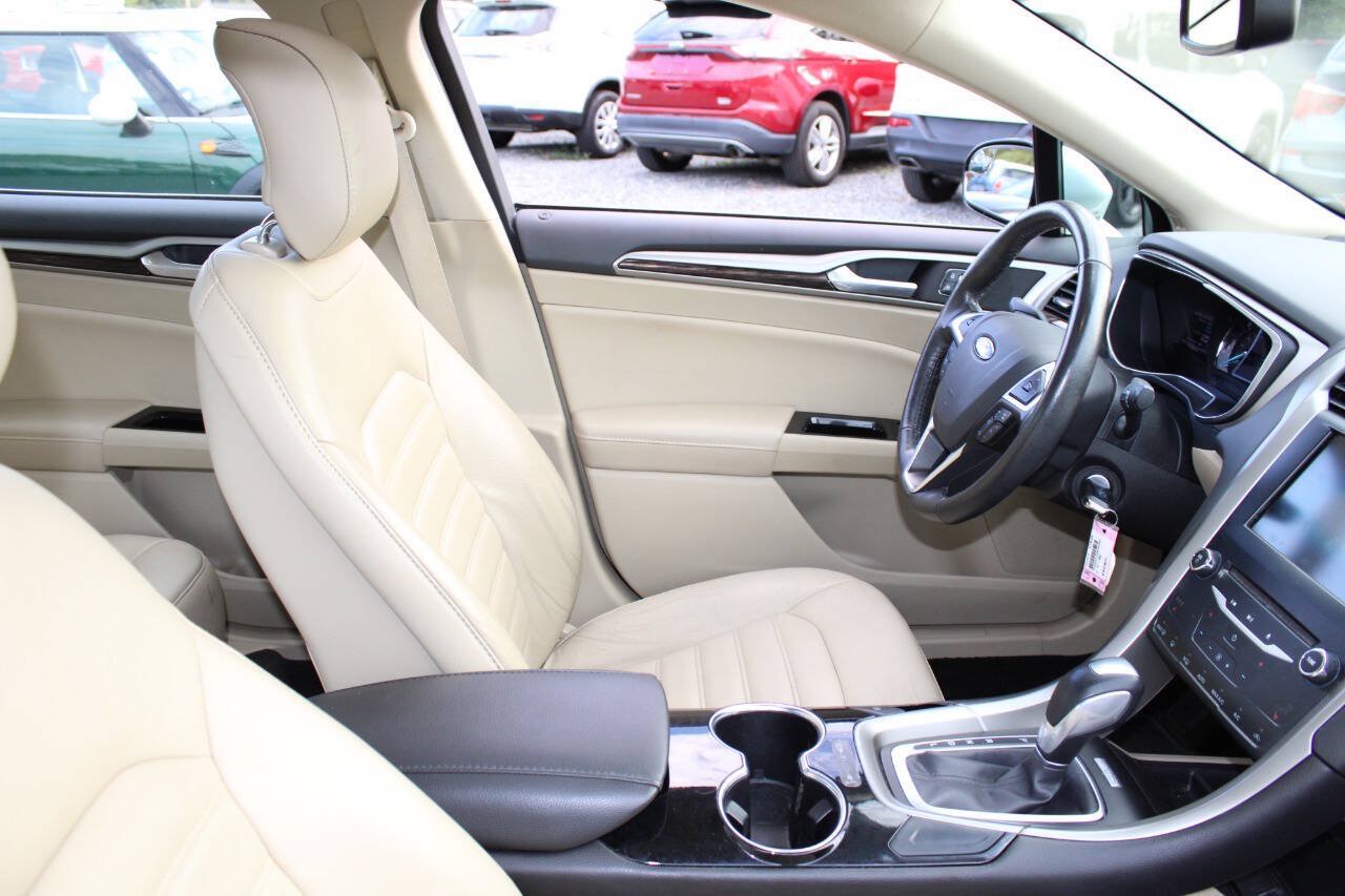 Used 2014 Ford Fusion SE w/ Equipment Group 502A FWD image 11