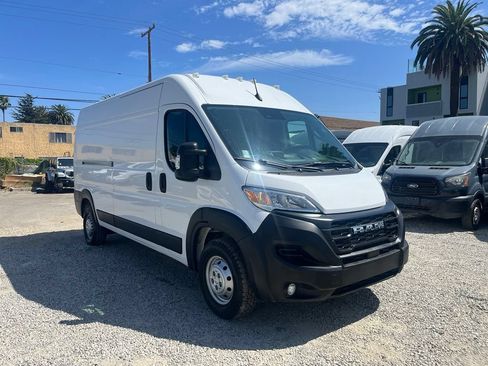 Used 2025 RAM ProMaster 2500 w/ Convenience Group FWD image 3