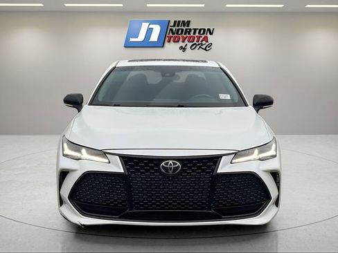 Used 2022 Toyota Avalon Touring image 2