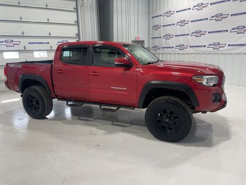 Used 2016 Toyota Tacoma TRD Off-Road image 9