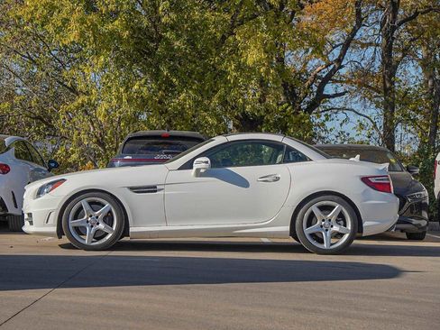Used 2015 Mercedes-Benz SLK 250 w/ Premium Package image 4
