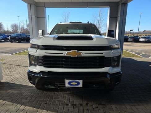 Used 2024 Chevrolet Silverado 2500 Custom w/ Custom Convenience Package AWD/4WD image 7
