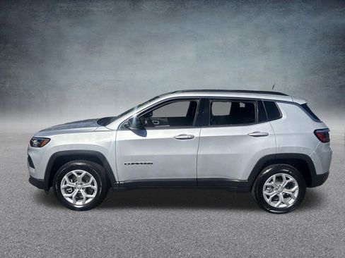 Used 2024 Jeep Compass Latitude image 10