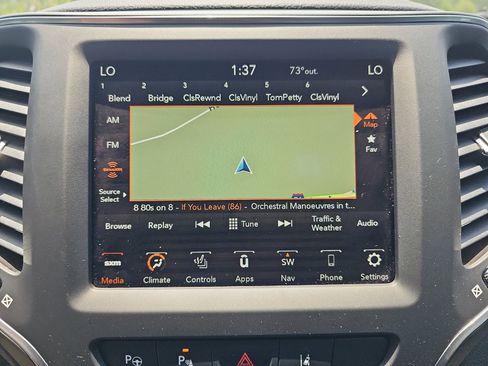 Used 2023 Jeep Cherokee Altitude Lux AWD/4WD image 18