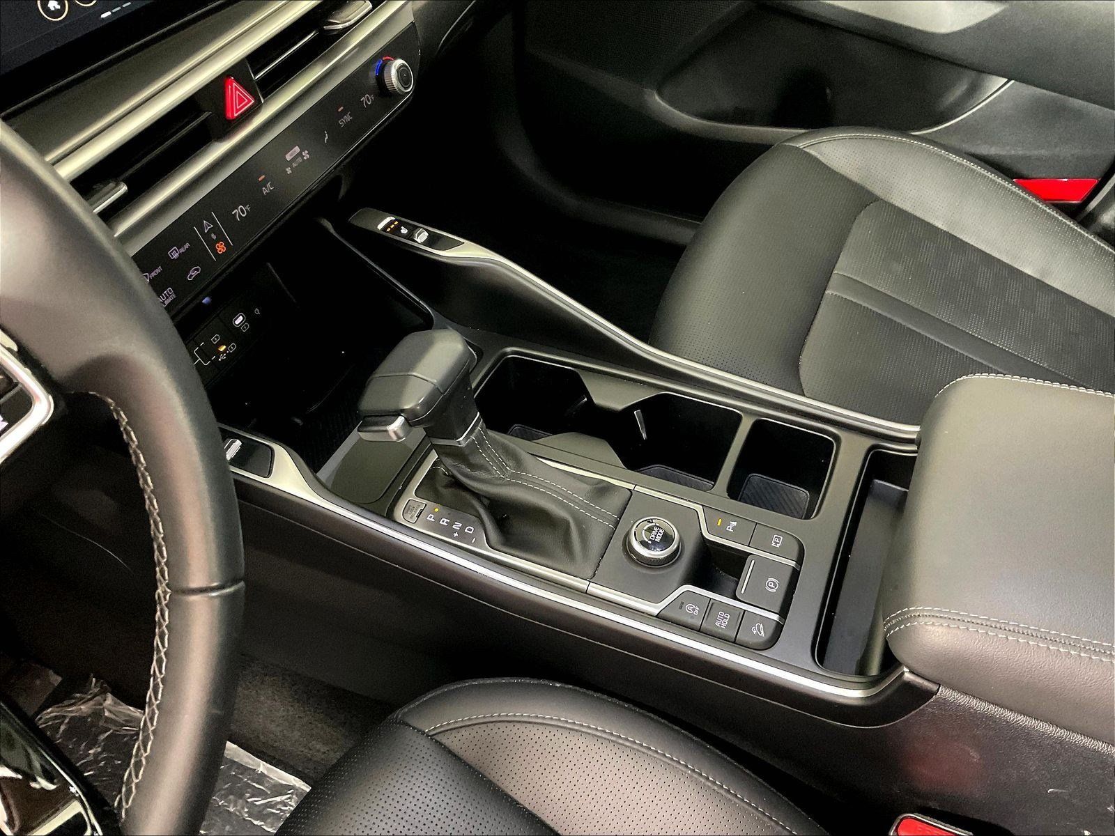 Certified 2025 Kia Sorento EX w/ Panoramic Sunroof Package FWD image 18
