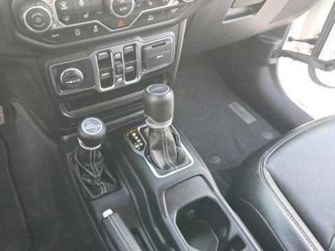 Used 2022 Jeep Gladiator Overland w/ Popular Equipment Package AWD/4WD image 24