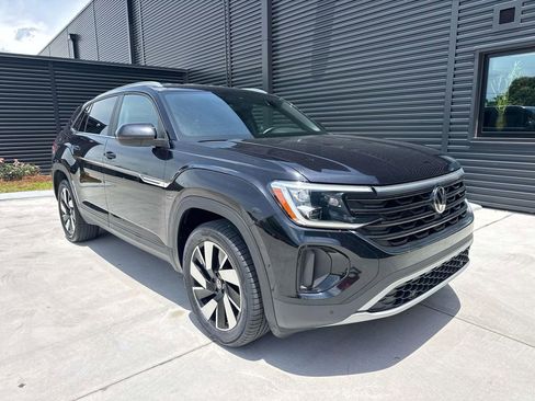 Used 2025 Volkswagen Atlas Cross Sport SE FWD image 9