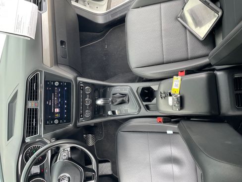 Used 2018 Volkswagen Tiguan SE FWD image 15
