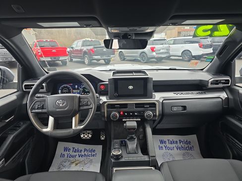 Used 2025 Toyota Tacoma TRD Sport image 15