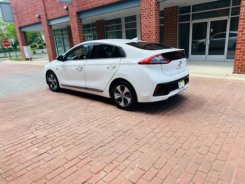 Used 2019 Hyundai Ioniq Limited FWD image 4
