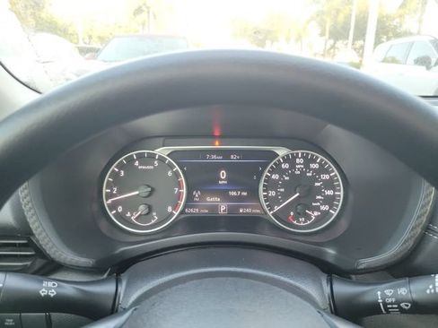 Used 2024 Nissan Sentra SV FWD image 17