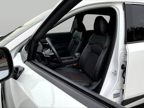 Certified 2025 Nissan Kicks SR AWD/4WD image 24