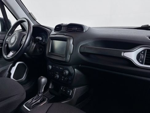 Used 2020 Jeep Renegade Latitude w/ Cold Weather Group image 29