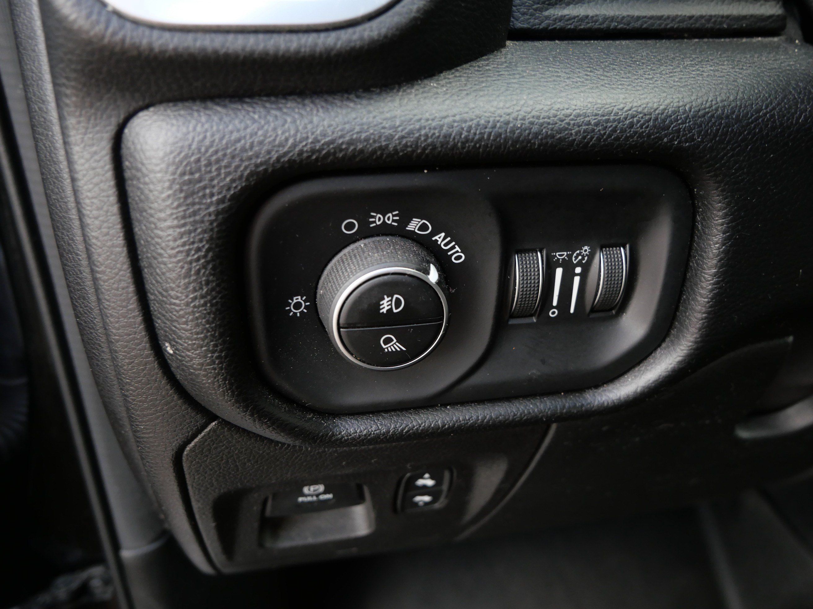 Used 2019 RAM 1500 Big Horn AWD/4WD image 24