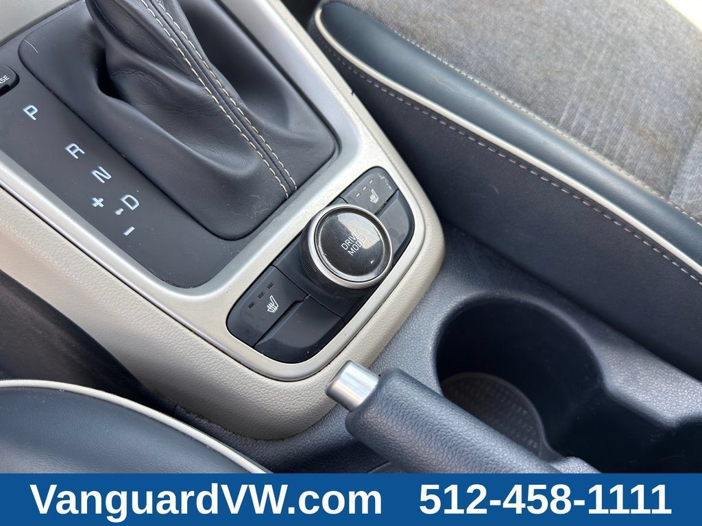 Used 2022 Hyundai Venue Limited FWD image 13