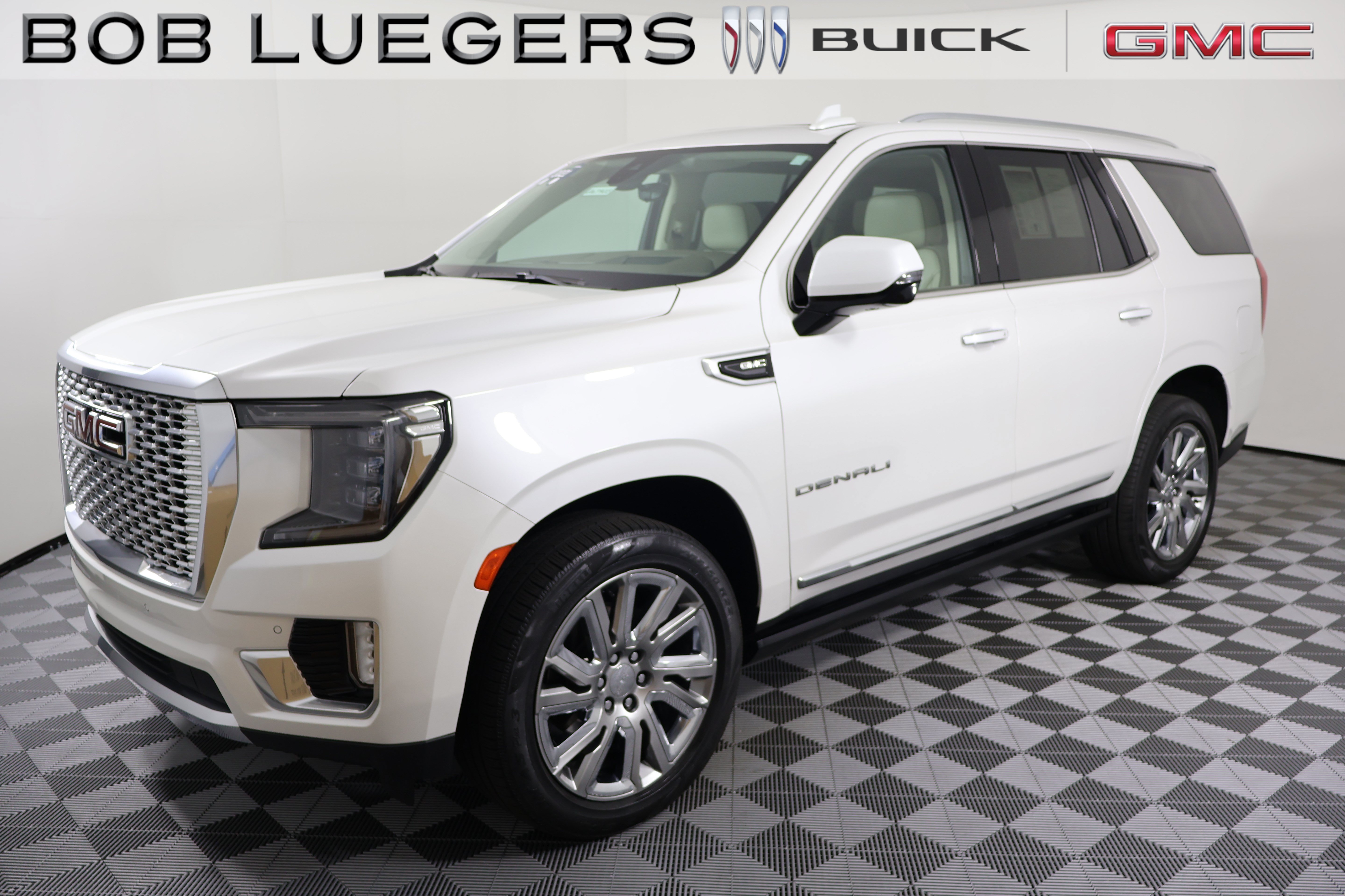 Certified 2021 GMC Yukon Denali w/ Denali Ultimate Package AWD/4WD image 3