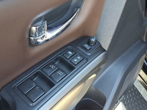 Used 2017 Nissan Titan Platinum Reserve image 18